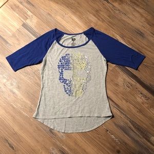 Royal blue and gray skull baseball tee
